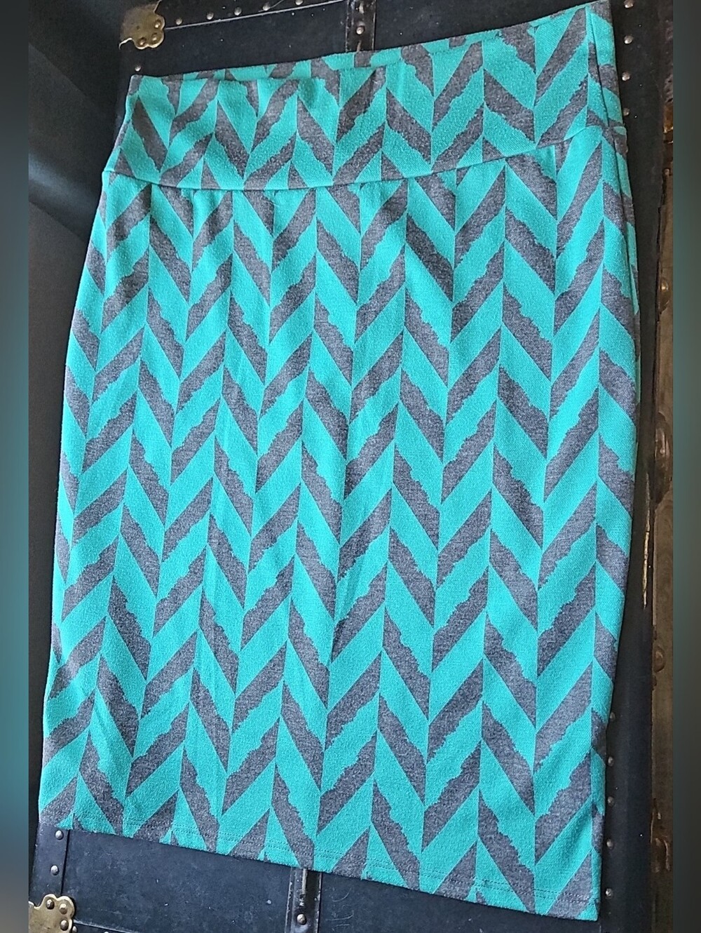 LuLaRoe Aqua and Charcoal Grey Chevron Pencil Skirt, XL, 14-16